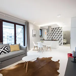 Premium For Old Town & Jewish Quarter - Balcony Pool Onsite Apartment Krakow